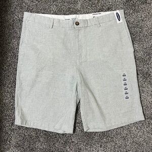 Old Navy Ultimate Slim Men's Short, Size 40; New with tags